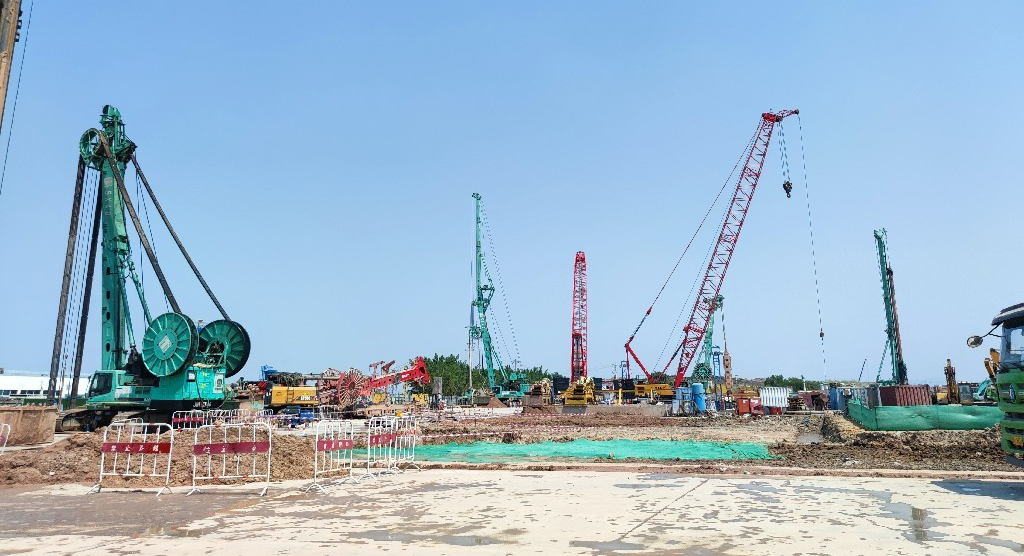 金泰抓钻铣设备马力全开，汇战“羊城花冠”白云机场T3航站楼